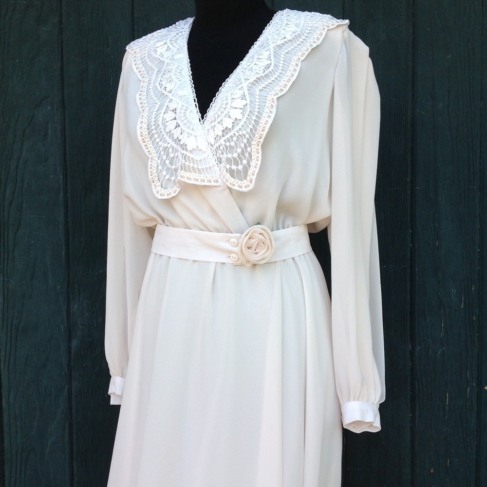 Lace Collar Long Sleeves V neck Bleted Dress